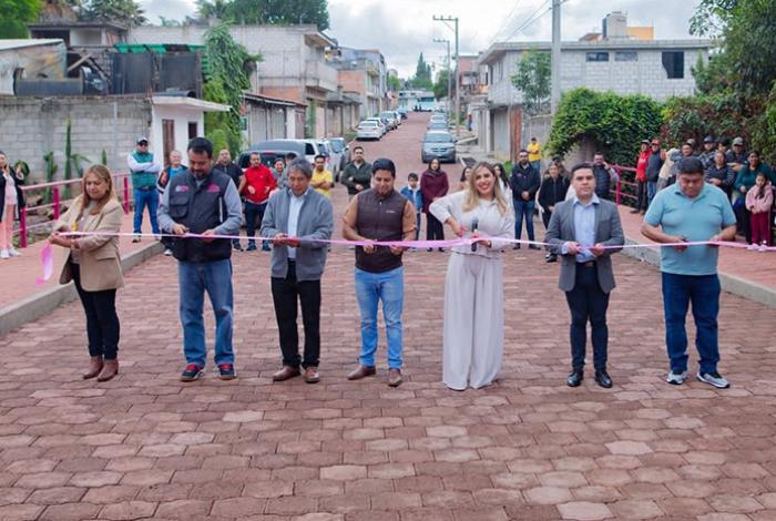 Dayana Pérez entrega la rehabilitación de la calle Tenazas en Salvador Escalante
