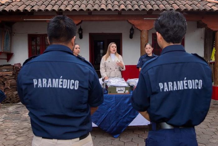 Dayana Pérez fortalece a Protección Civil de Salvador Escalante con la entrega de nuevos uniformes