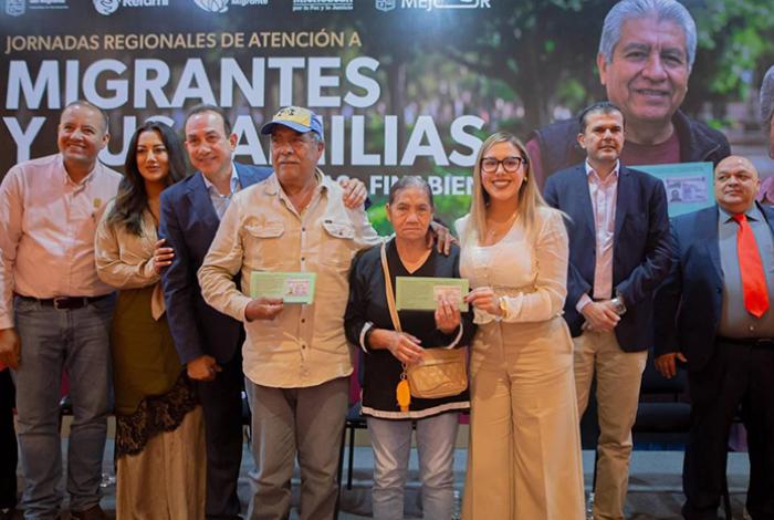 Dayana Pérez fortalece vínculos familiares con entrega de visas en Salvador Escalante