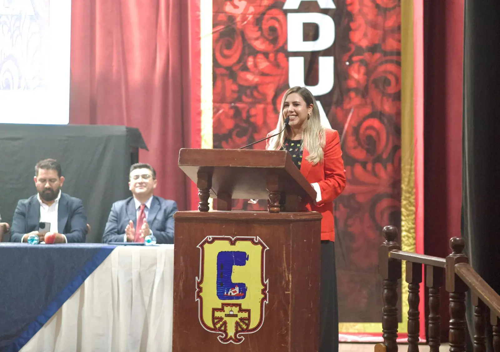 Dayana Pérez Mendoza celebra la graduación de la generación 2022–2025 de la Universidad Privada de Michoacán