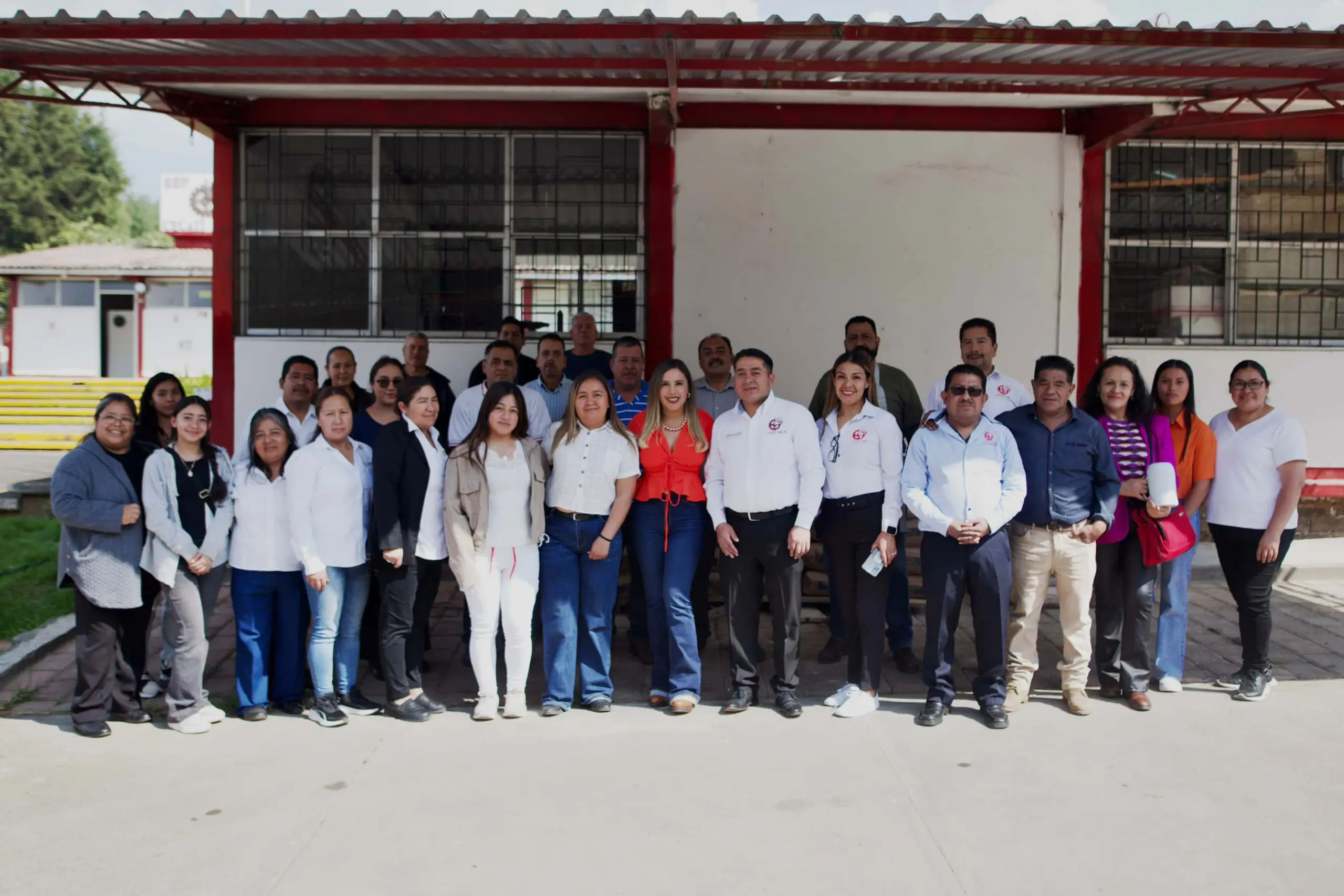 Dayana Pérez Mendoza fortalece infraestructura del CECATI 166