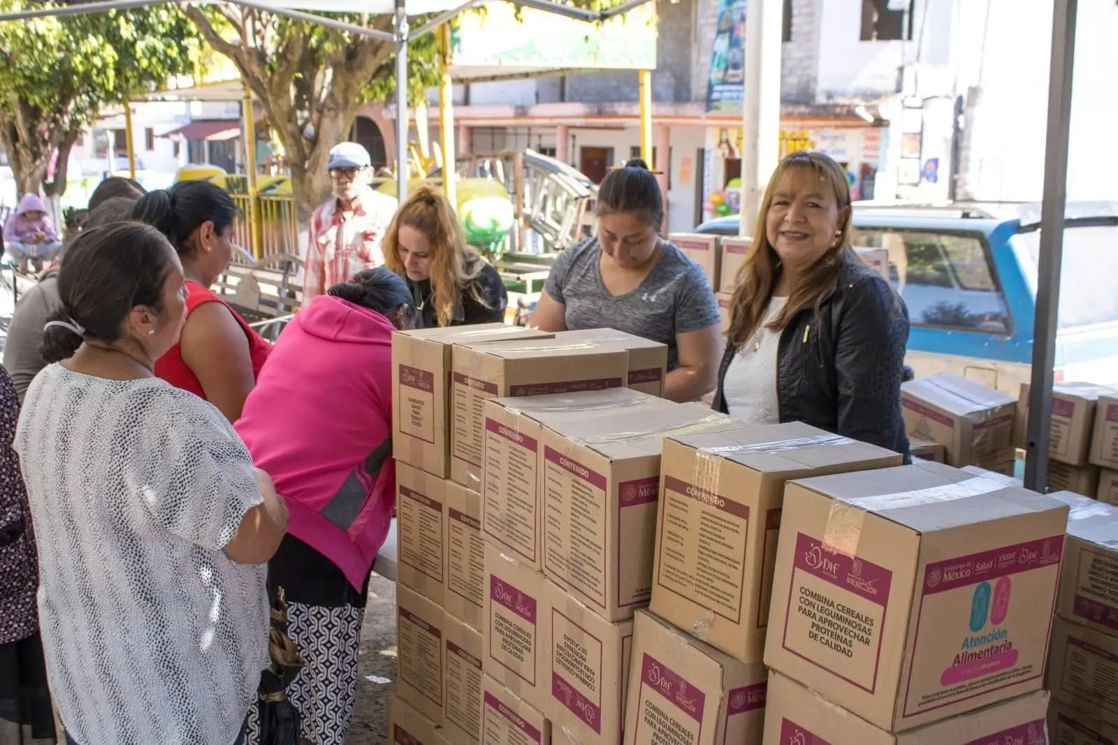 Dayana Pérez Mendoza fortalece apoyo alimentario en Ixtaro