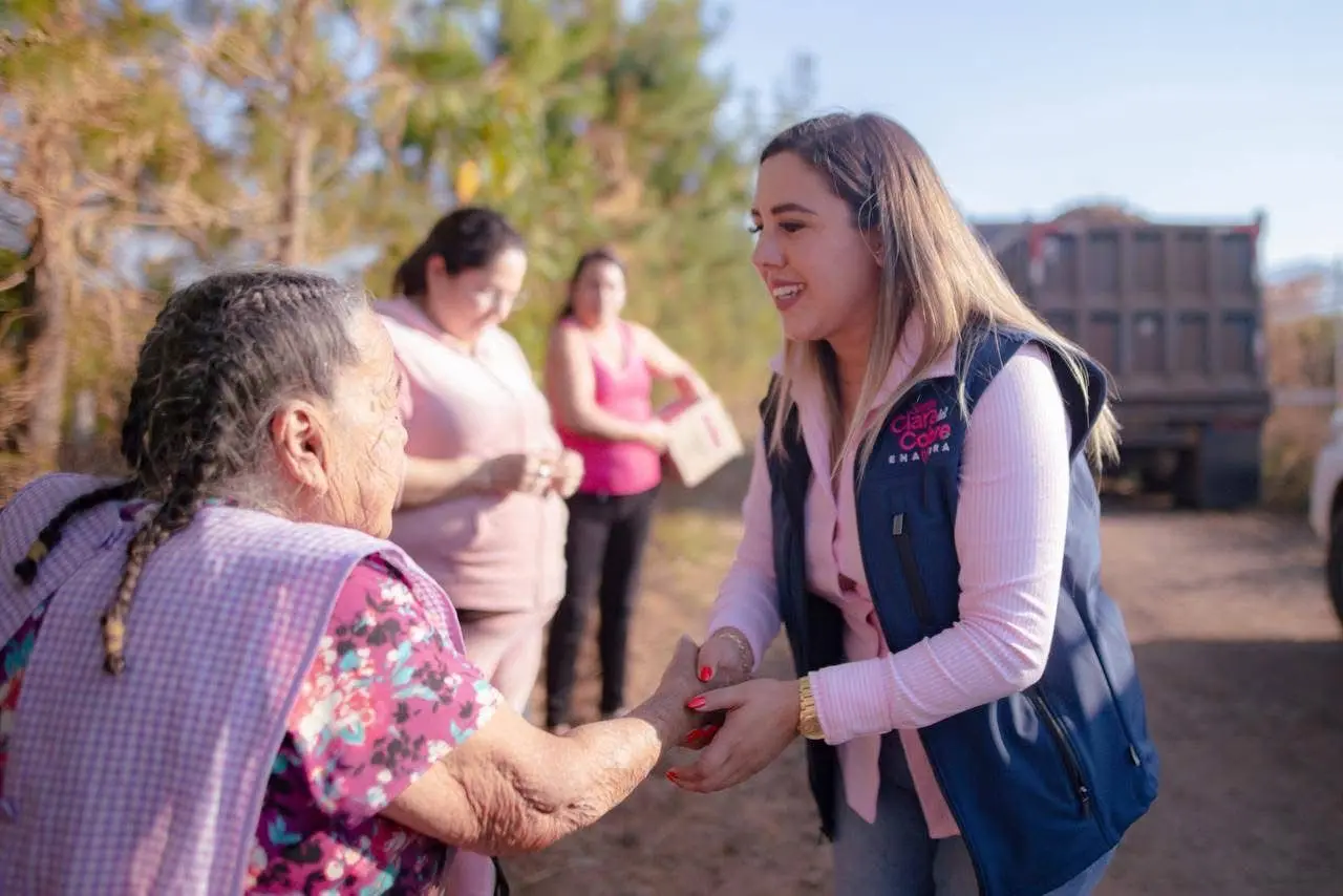 *Dayana Pérez Mendoza fortalece apoyo a comunidades con entrega de balastre y despensas en El Romero y El Guayabo*