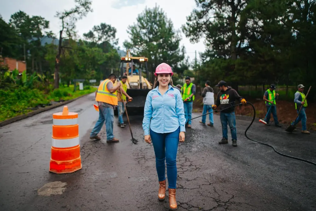 Dayana Pérez Mendoza impulsa la modernización vial: 12 km de carretera entre Cuitzitan e Ixtaro