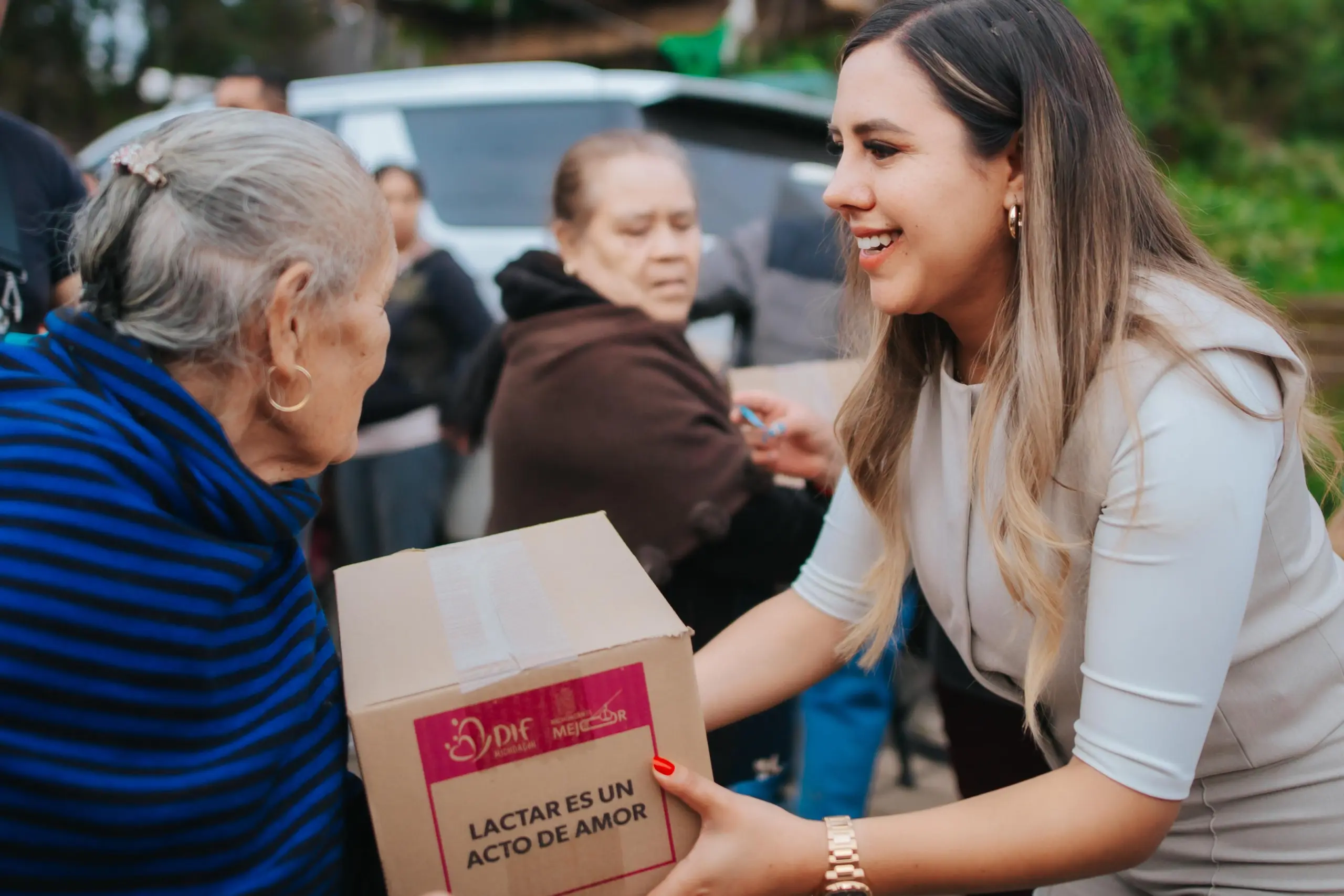 Dayana Pérez Mendoza lleva medicamentos y canasta básica a la comunidad de Agua Verde