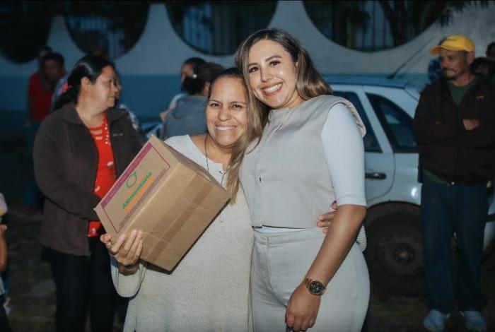 Dayana Pérez Mendoza lleva medicamentos y canasta básica a la comunidad de Agua Verde