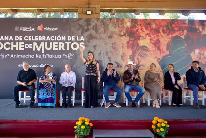 Dayana Pérez Mendoza refuerza la promoción turística de Salvador Escalante en la temporada del Festival de las Ánimas 2025