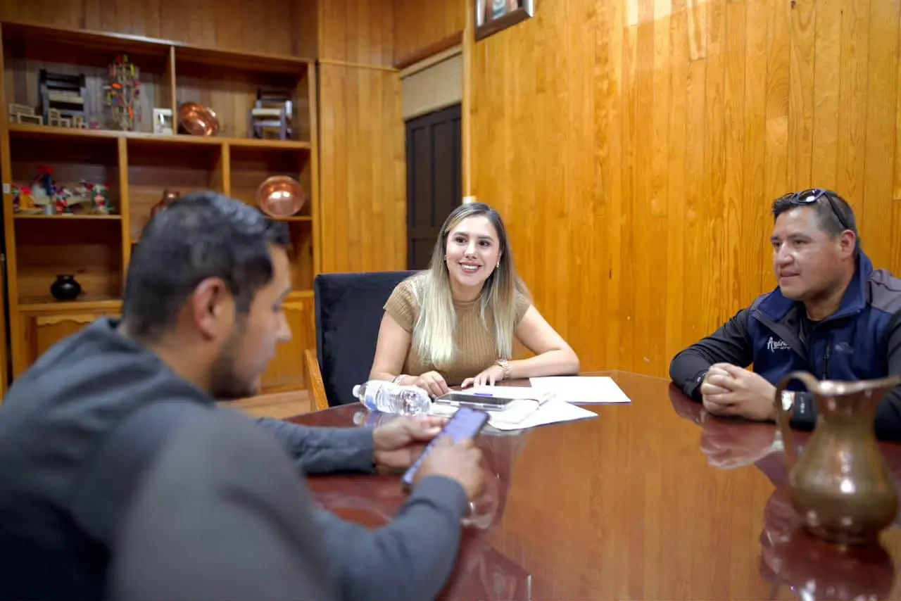 Dayana Pérez Mendoza se reúne con encargados del orden de Agua Verde para reforzar acciones comunitarias