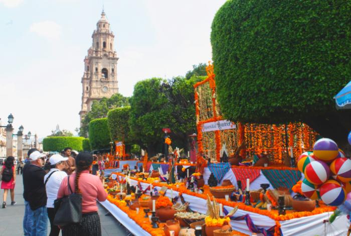 De los panteones a las calles: Morelia conquista con eventos masivos por la tradición de Día de Muertos
