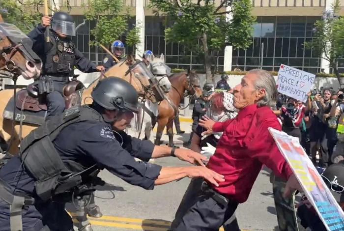 Decenas de personas son detenidas en protestas contra Trump en EU