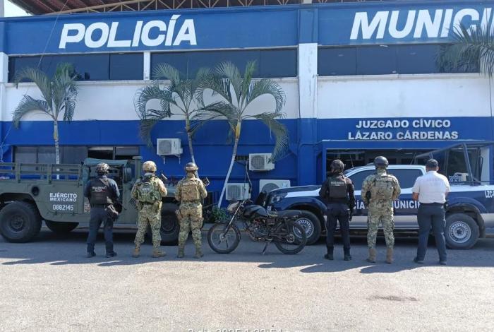 Decomisan en la región Lázaro Cárdenas, cámaras y una motocicleta