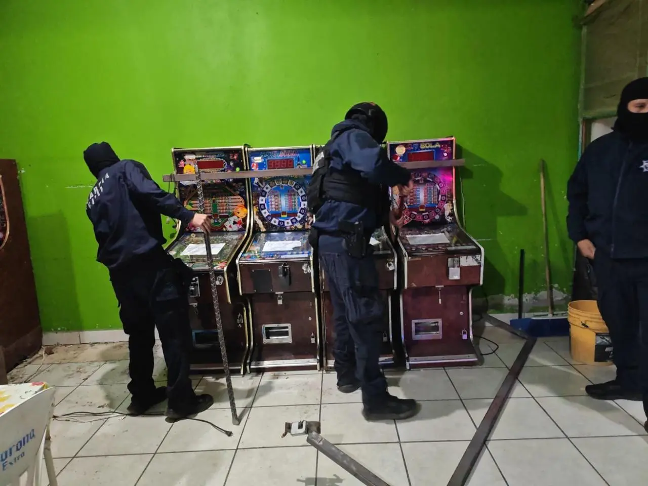 Decomisan máquinas tragamonedas en Maravatío