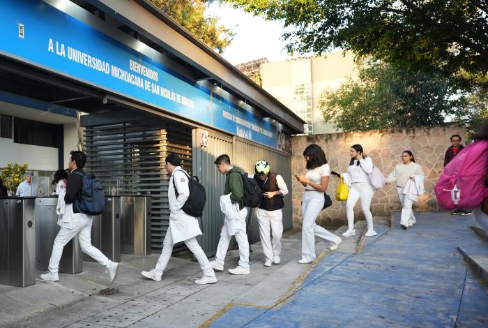 Déficit de médicos especialistas, por obstáculos educativos: Elías Ibarra