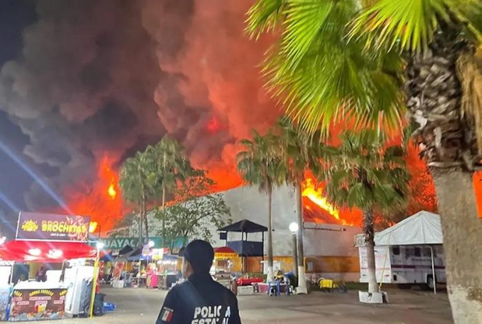 Deja cinco mu3rtos inc3ndio en Feria de Tabasco; 200 locales calcinados