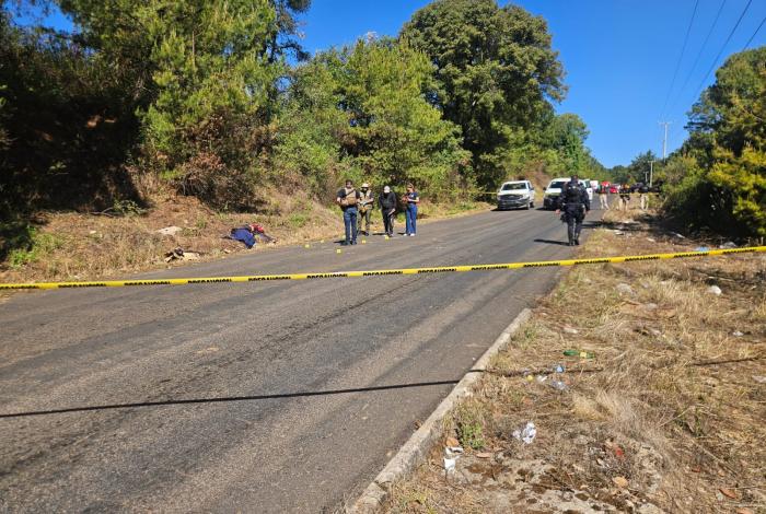 Dejan dos cuerp0s t1rados en la carretera Patamban-Aranza