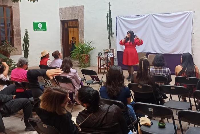 “Dejar de ser inspiración y convertirse en creadoras”, la apuesta de Metamórficas Violeta en “De Musas a Artistas”