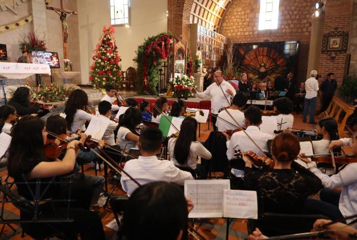 Deleitan Coros y Orquestas Infantiles de Morelia con repertorio navideño