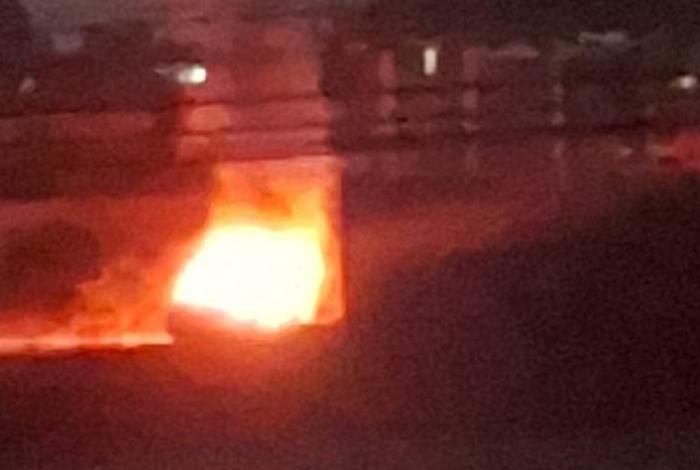 Delincuentes roban un taxi y lo queman en la colonia Gertrudis Sánchez, al norte de Morelia