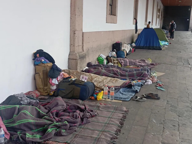 Denuncian migrantes incomunicación en albergue de Morelia