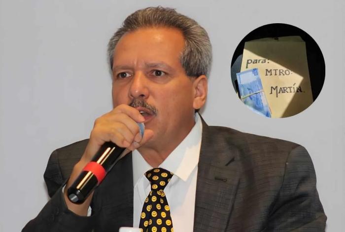 Denuncian venta de plaza en la SEE; señalan a Martín López Ortiz de recibir 36 mil pesos a cambio de una base en Tancítaro