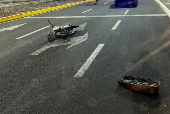 Derr4pe de moto deja un lesionado gr4ve, en La Piedad