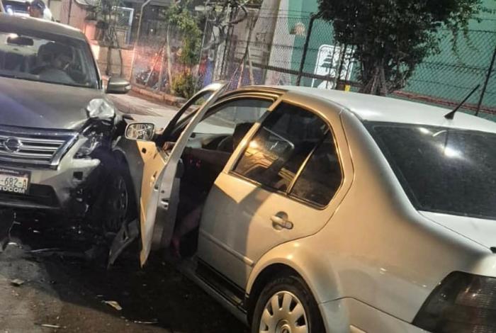 Derrapa motociclista al poniente de Morelia y chocan dos autos en el Centro Histórico
