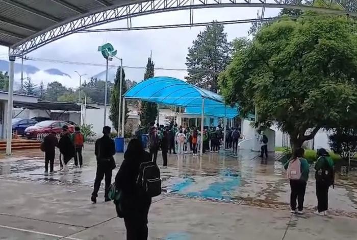 Desalojan a alumnos del Conalep Zitácuaro, tras hechos violentos este jueves