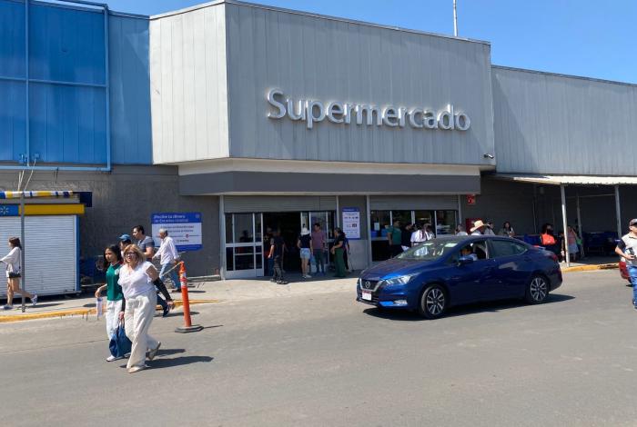 Desalojan y cierran plazas comerciales y oxxos en Morelia