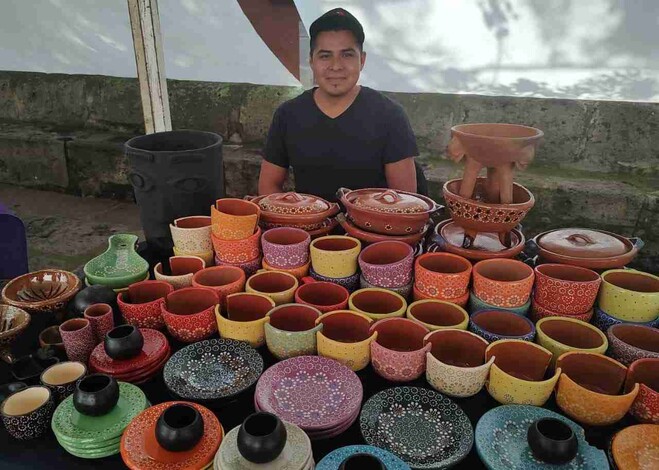 Desde que era un niño, José se dedica a elaborar artesanías de Capula