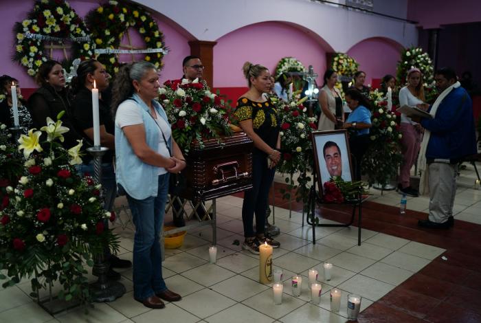 Despide Tacámbaro a Chava Bastida con misa masiva frente a la alcaldía