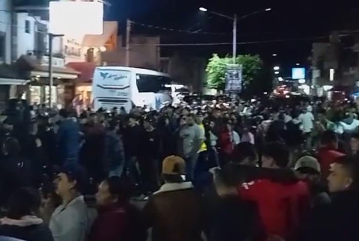 Despiden a los seis cortadores de aguacate que perdieron la vida en trágico accidente