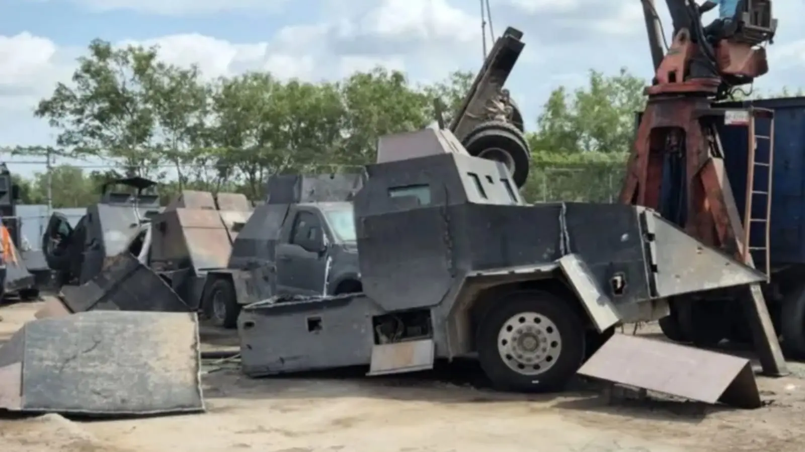 Destruyen 15 vehículos “monstruos” vinculados al crimen organizado en Tamaulipas