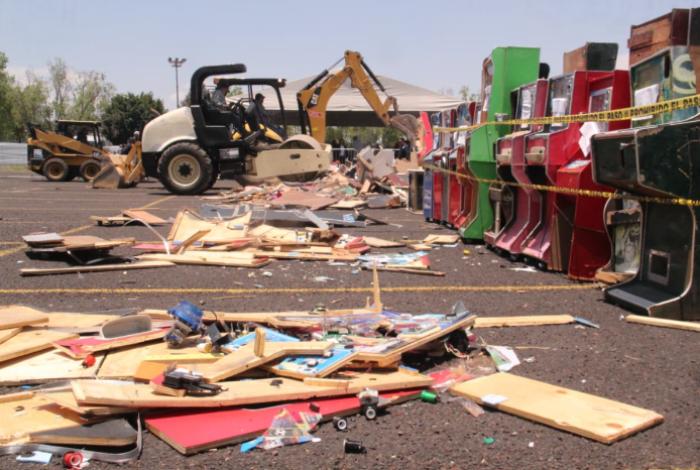 Destruyen 721 máquinas tragamonedas en Morelia; pérdida de 100 mdp para la delincuencia