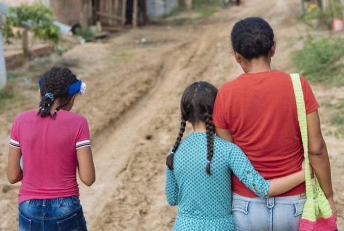 Detectan al menos 10 familias desplazadas por inseguridad en Apatzingán