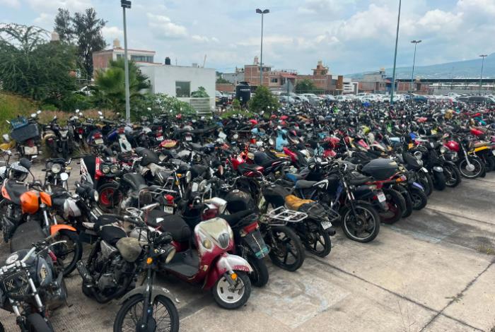Detectan grupos de Facebook que organizan arrancones en Morelia; van más de 500 motos al corralón