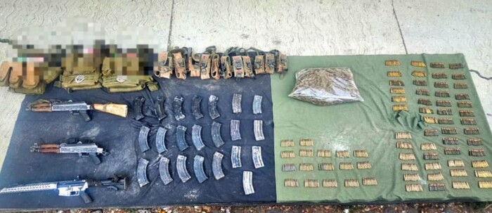 Detenidos tres hombres armados, aseguran droga y cartuchos en Apatzingán