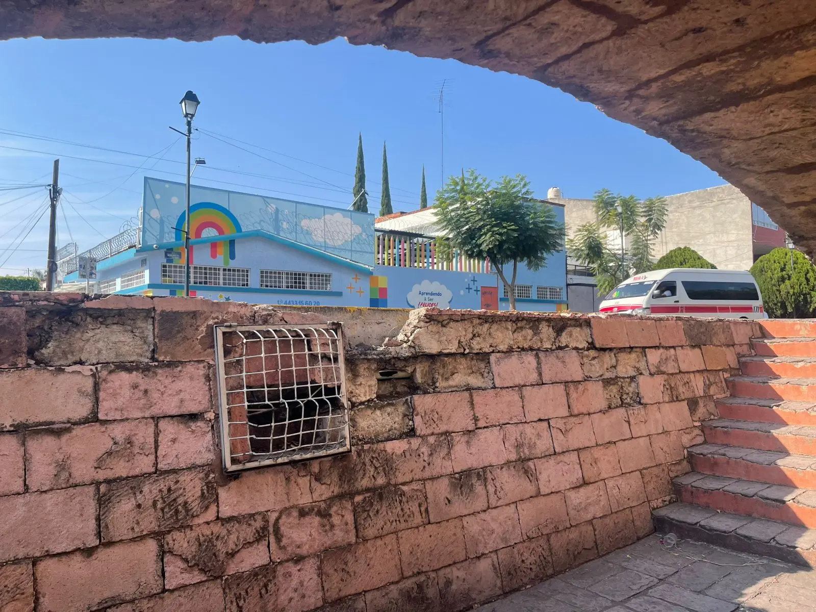 Deterioro de la avenida Acueducto: Un monumento en riesgo