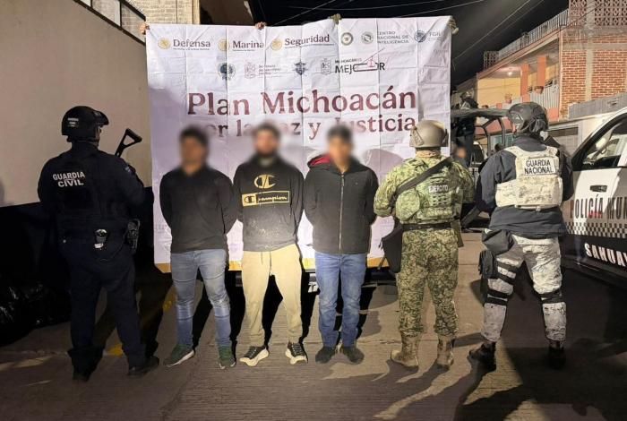 Deti3nen a tres en Jiquilpan; habrían disp4rado contra Presidencia Municipal