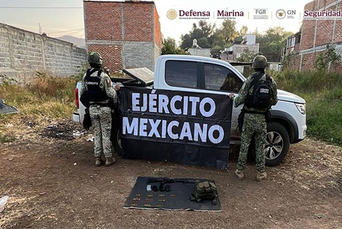 Detienen a cinco personas y aseguran cerca de un centenar de cartuchos en Michoacán