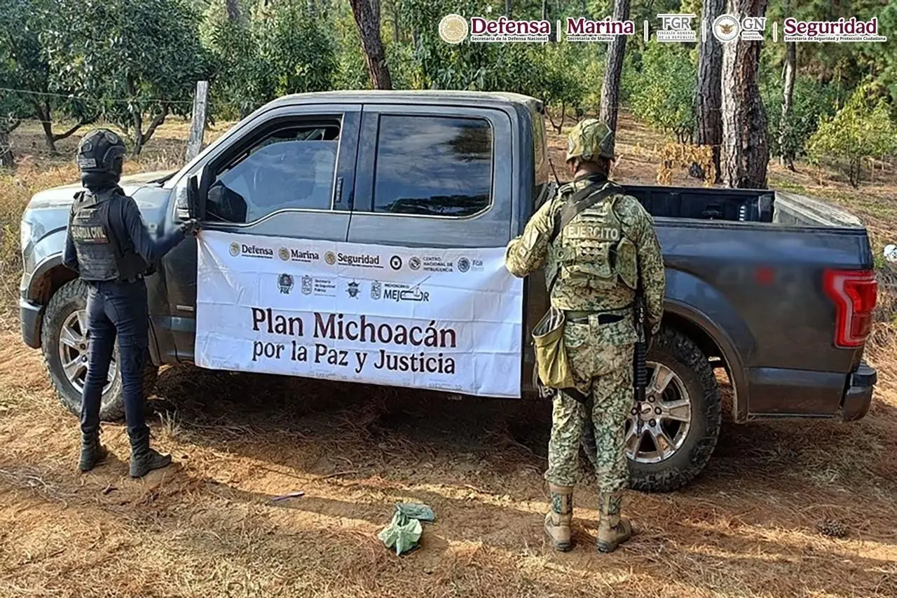 Detienen a cinco personas y aseguran cerca de un centenar de cartuchos en Michoacán