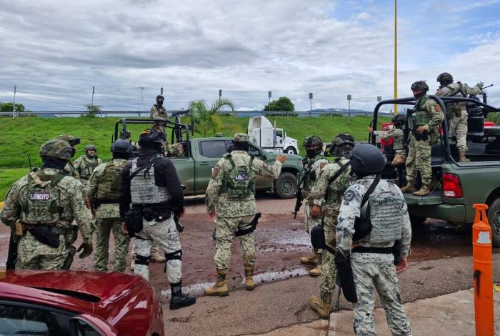 Detienen a cinco policías en Maravatío por desaparición de tres personas