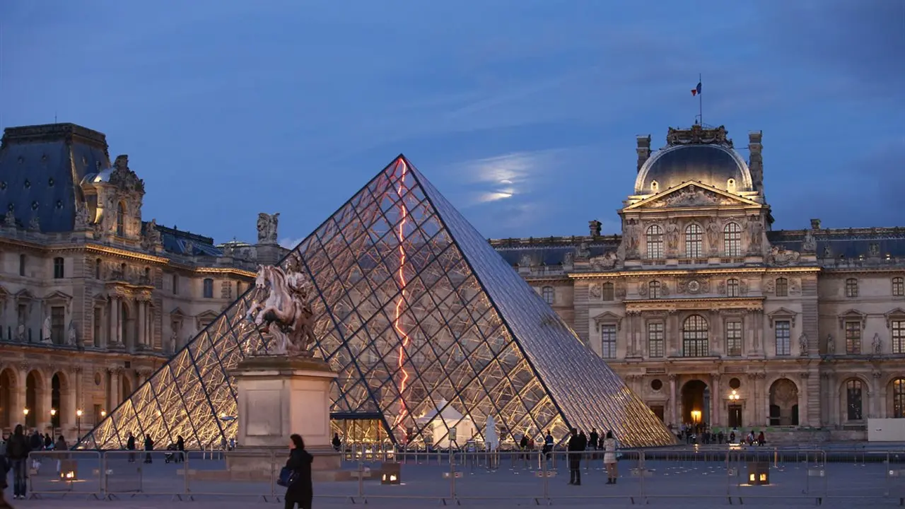 Detienen a cuatro nuevos implicados por el robo en el Museo de Louvre