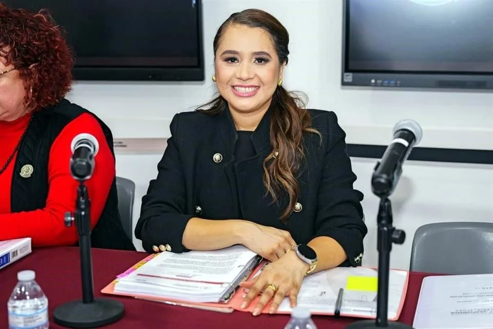 Detienen a diputada local de Baja California por intentar pasar a EU,800 mil pesos sin declarar