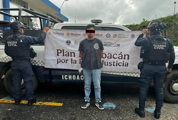 Detienen a dos en pleno intento de asalto, en Uruapan