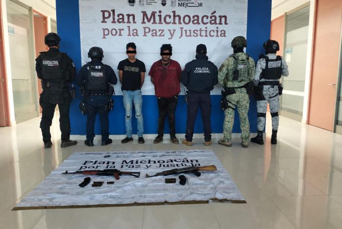 Detienen a dos en Tangamandapio con armamento