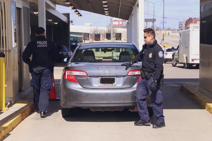 Detienen a pareja de Tamaulipas con 200 mil dólares en frontera