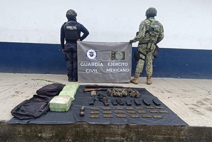 Detienen a tres hombres con granadas, armas y municiones en Buenavista