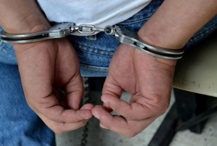 Detienen en Indaparapeo a sujeto con dosis de metanfetamina; ya fue procesado
