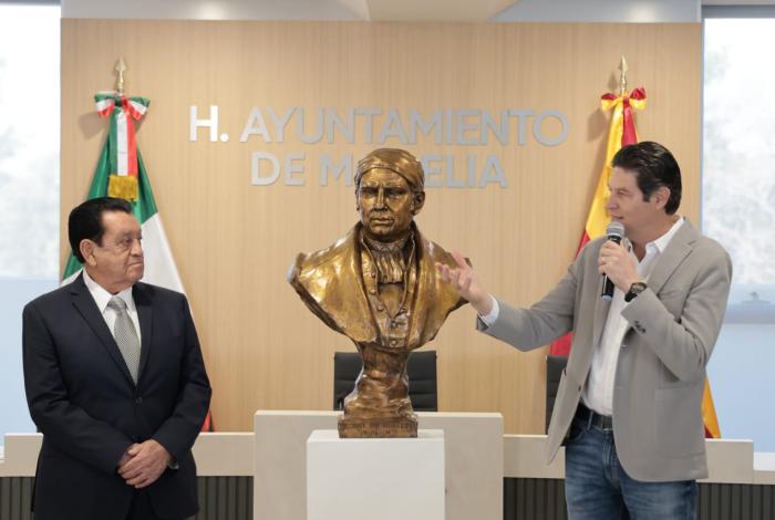 Devela Alfonso Martínez busto de Morelos que será colocado en el CAM
