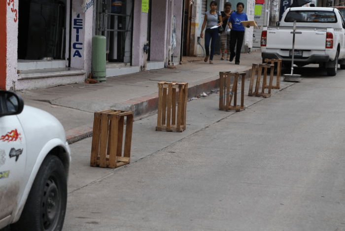 Diario se retiran 50 objetos que apartan estacionamiento en Morelia
